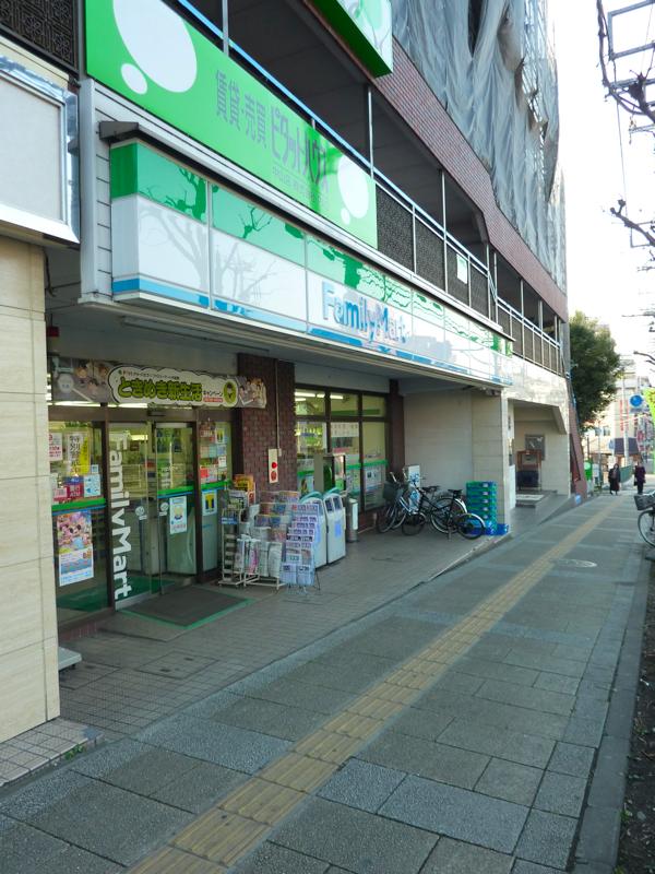 Convenience store. 154m to FamilyMart Zhongshan store (convenience store)