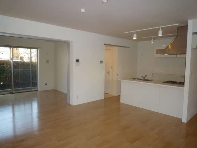 Living and room. Spacious by connecting