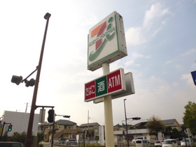 Convenience store. Family Mart (convenience store) up to 100m