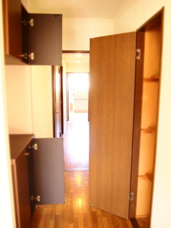 Entrance. Entrance storage Also housed There are two places to LD