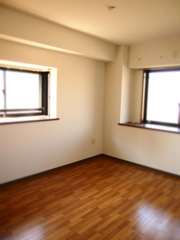 Living and room. Western-style 6.8 Pledge bay window