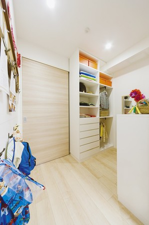  [Kids closet] It is able to be studying at the desk if there is this breadth