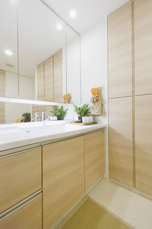  [bathroom] With a convenient linen warehouse for storage, such as towels and laundry supplies. Also not see those of medium-large capacity, It is neat clean up
