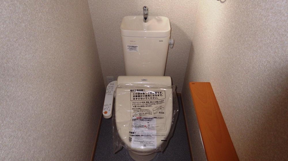 Toilet. Indoor (11 May 2013) Shooting