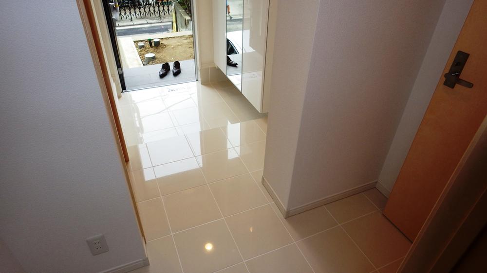 Entrance. Local (10 May 2013) Shooting