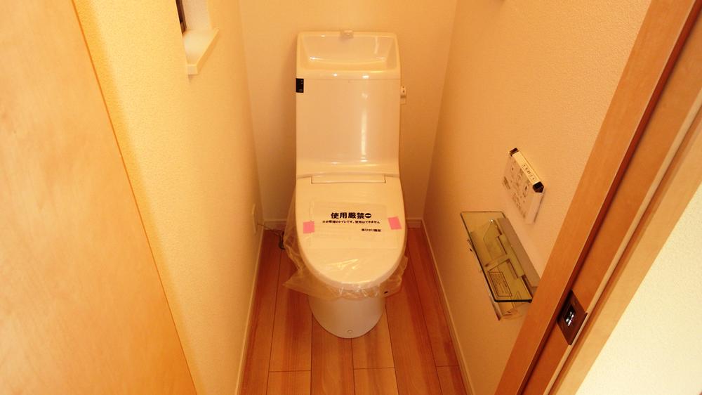 Toilet. Indoor (10 May 2013) Shooting