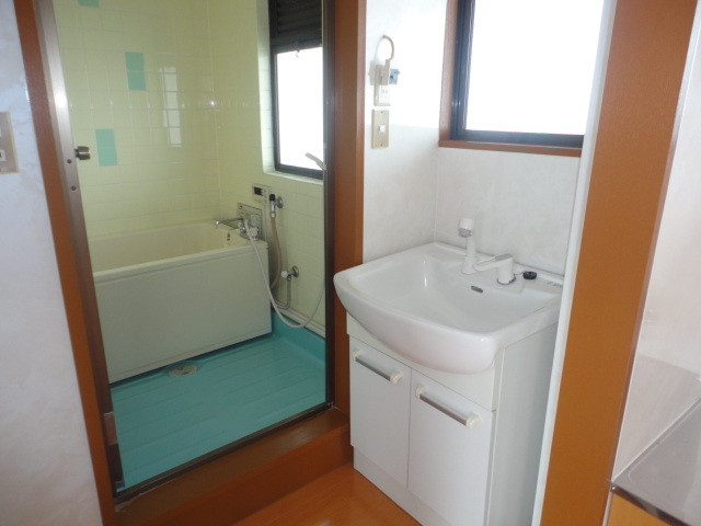 Washroom. Shampoo Dore Sir