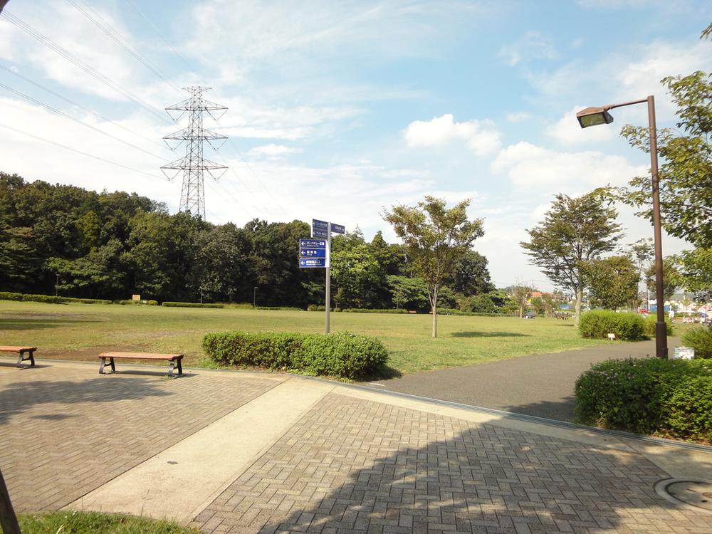 park. 30m to Genkai Field park