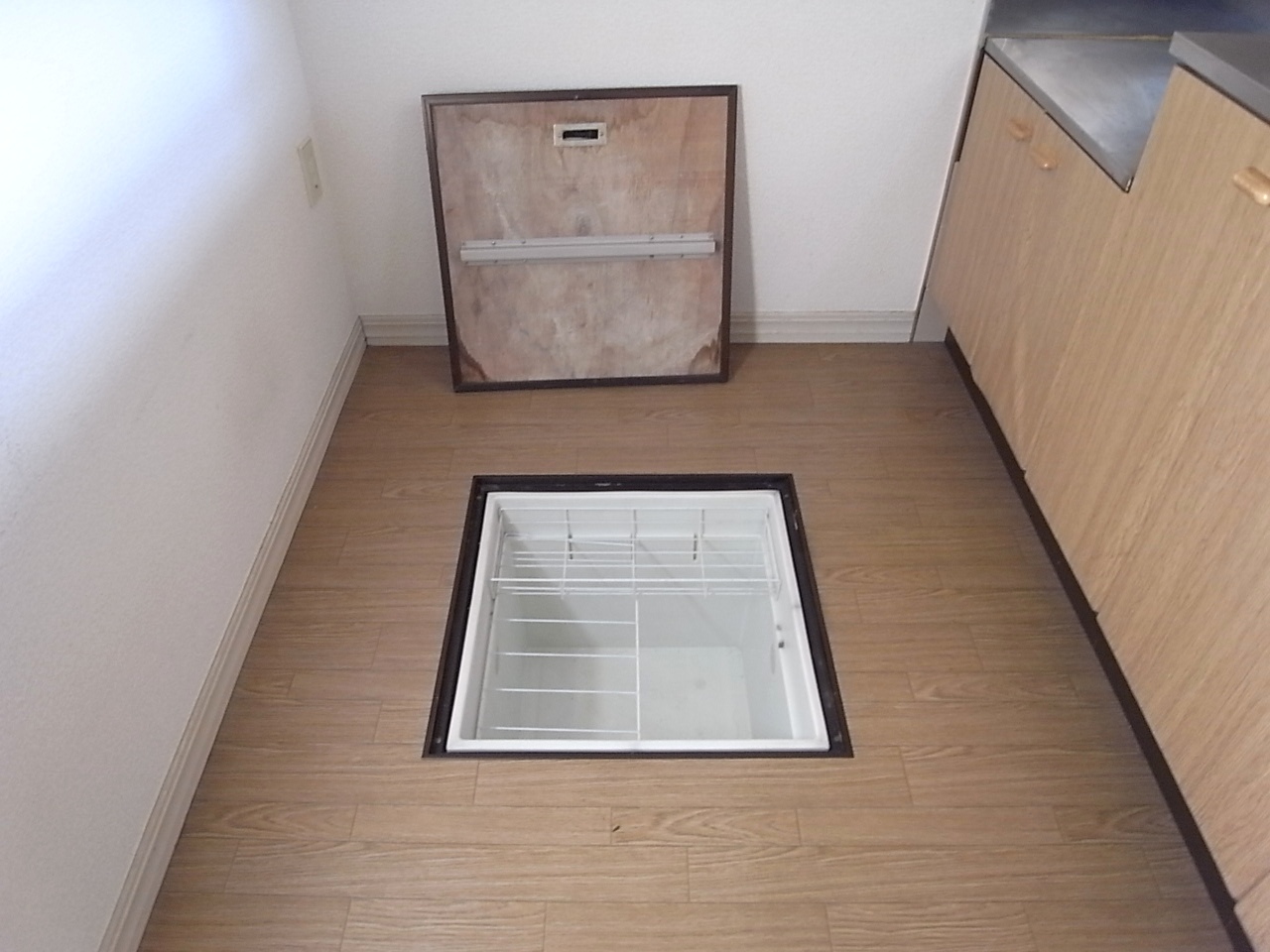 Receipt. Underfloor Storage
