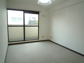 Living and room. Since there is no building in front, Day into any. 