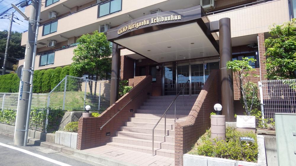 Entrance. Common areas