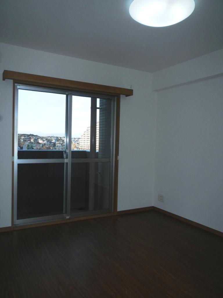 Non-living room. Indoor (12 May 2013) Shooting