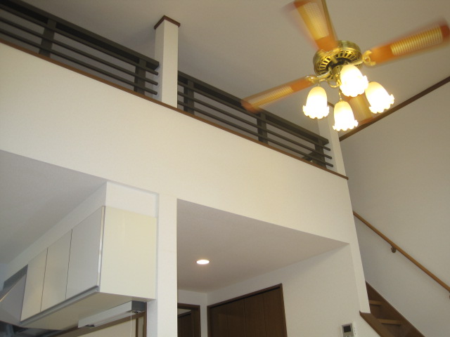 Living and room. Ceiling fans ・ With lighting