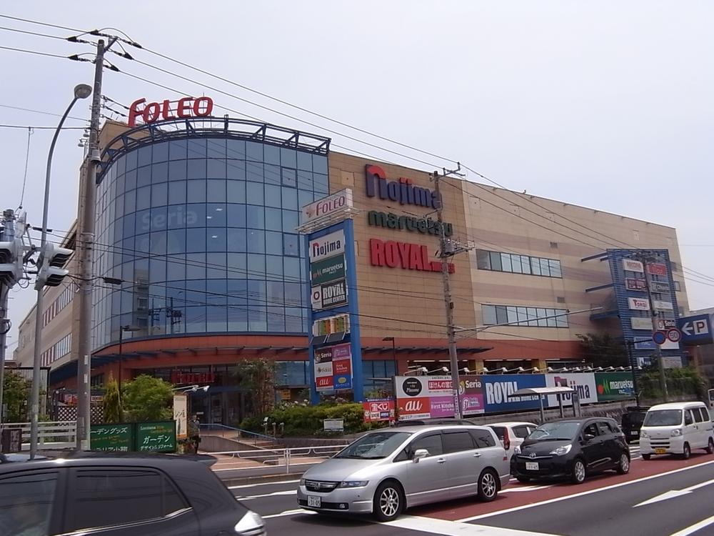 Shopping centre. Foreo is a shopping center, such as 1400m Maruetsu and Nojima electricity is turned up.