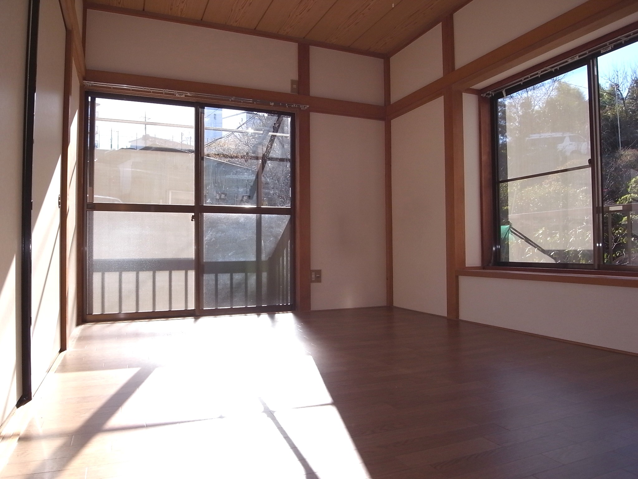 Living and room. Western-style 6 Pledge
