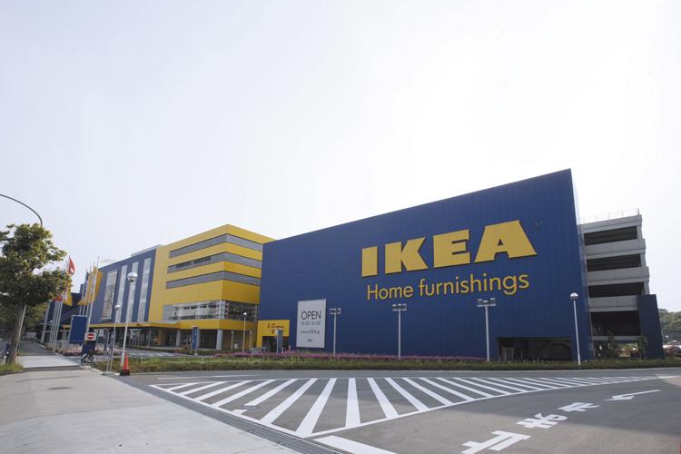 Stylish and innovative furniture and miscellaneous goods, Boasting a wide variety and assortment, such as kitchen utensils, "IKEA Kohoku". Ease car even if a lot if this distance shopping. It can move smoothly even to LaLaport Yokohama!