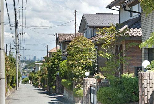 Draw a life on the scale of all 960 compartment in hilly area of ​​Yokohama "Yokohama Hakusan 26th ~ Maple Hills ~ ". Blows deliver wind comfort, Stage is on a hill that has been wrapped in the green of the 26th 18 House to show mercy to the peace. (Local district average photo (in the town))