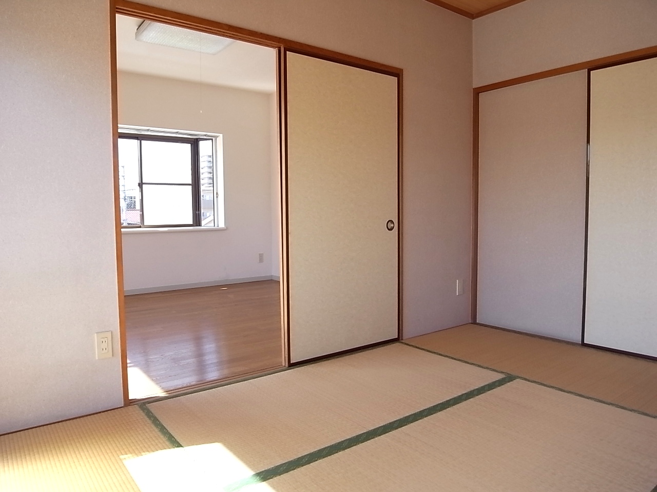 Living and room. Japanese-style room 6 quires ・ Western-style 6.5 Pledge