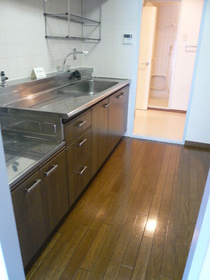 Kitchen. Kitchen becomes an independent type. Convenient because immediately go to the dressing room