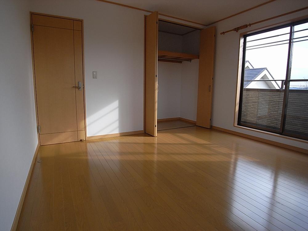 Non-living room. It is the room to plug the sunshine.