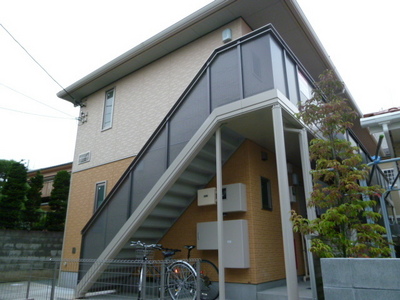 Building appearance. It is the entrance side of the appearance