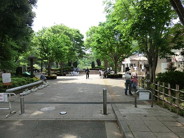 park. 1100m to the four seasons of the forest park