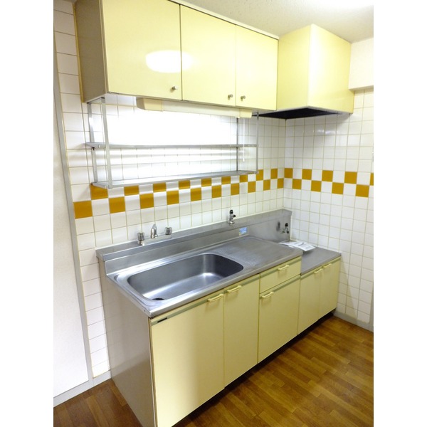 Kitchen. Storage-rich kitchen