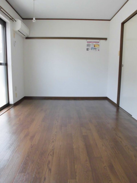 Living and room. Spacious Western-style 7 Pledge