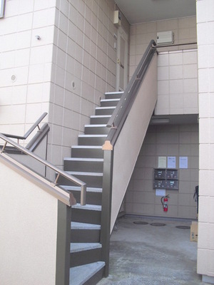 Entrance. Communal area