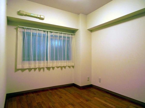 Non-living room. Indoor (10 May 2013) Shooting Western-style 1