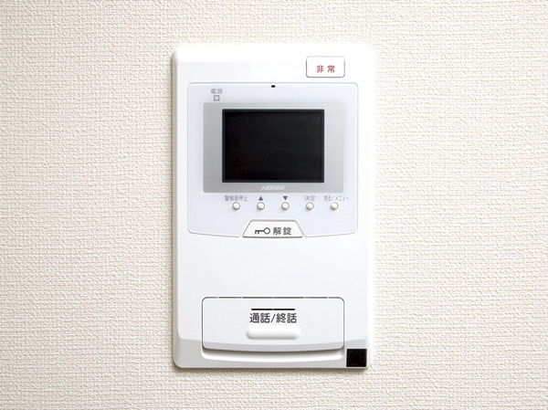 Security.  [Auto-lock system with color monitor] Intercom in the dwelling unit is the hands-free type. (Same specifications)