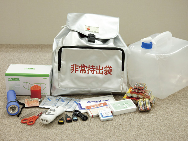 earthquake ・ Disaster-prevention measures.  [Disaster prevention warehouse] Emergency drinking water and food, etc., We have to save the emergency goods in preparation for disaster for apartment dwellers. (Same specifications)