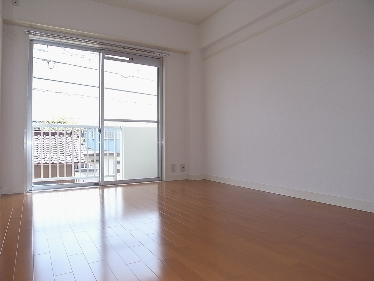 Living and room. Western-style 6 Pledge