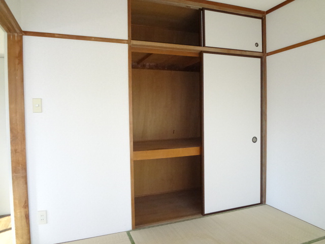 Receipt. Japanese-style closet with upper closet