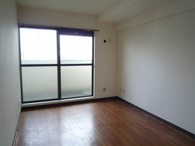 Living and room. It has been changed from the Japanese-style rooms to Western-style room.