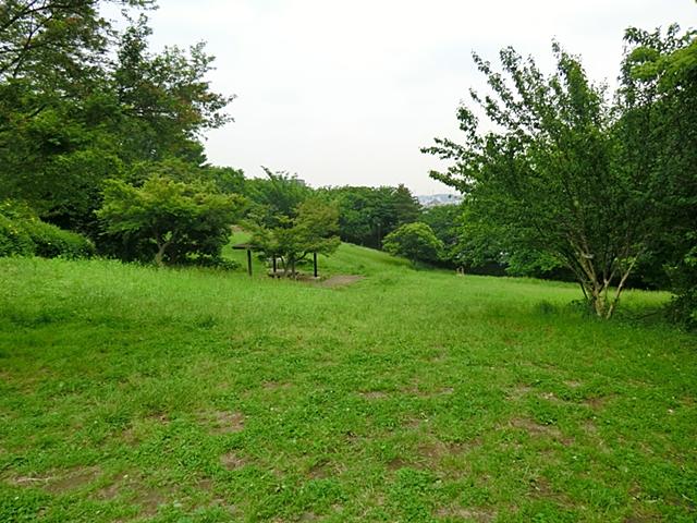 park. 927m until Higashihongo park