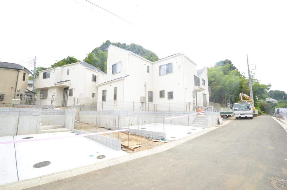 Local photos, including front road. Local (11 May 2013) Shooting