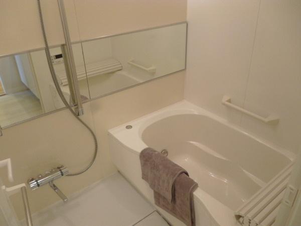 Bathroom. Bathroom Dryer ・ With additional heating function