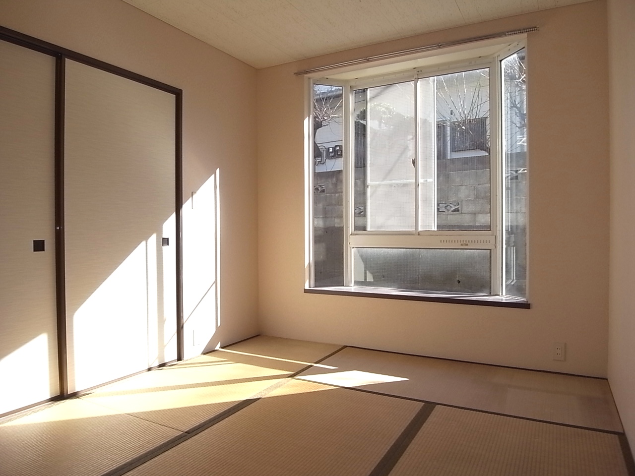 Living and room. Japanese-style room 6 quires