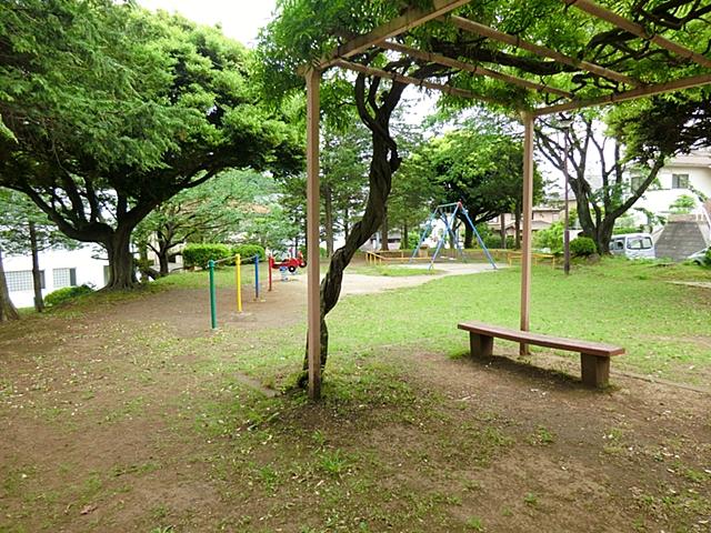 park. 1000m until Tsukushino wisteria children's park