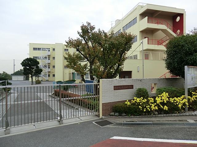 Primary school. 657m to Yokohama Municipal Ueyama Elementary School