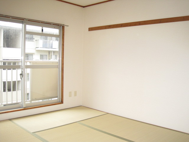 Other room space. Japanese-style room 6 tatami Bright because it onto a balcony! 