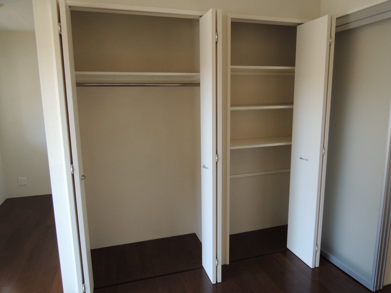 Receipt. Western-style: Closet