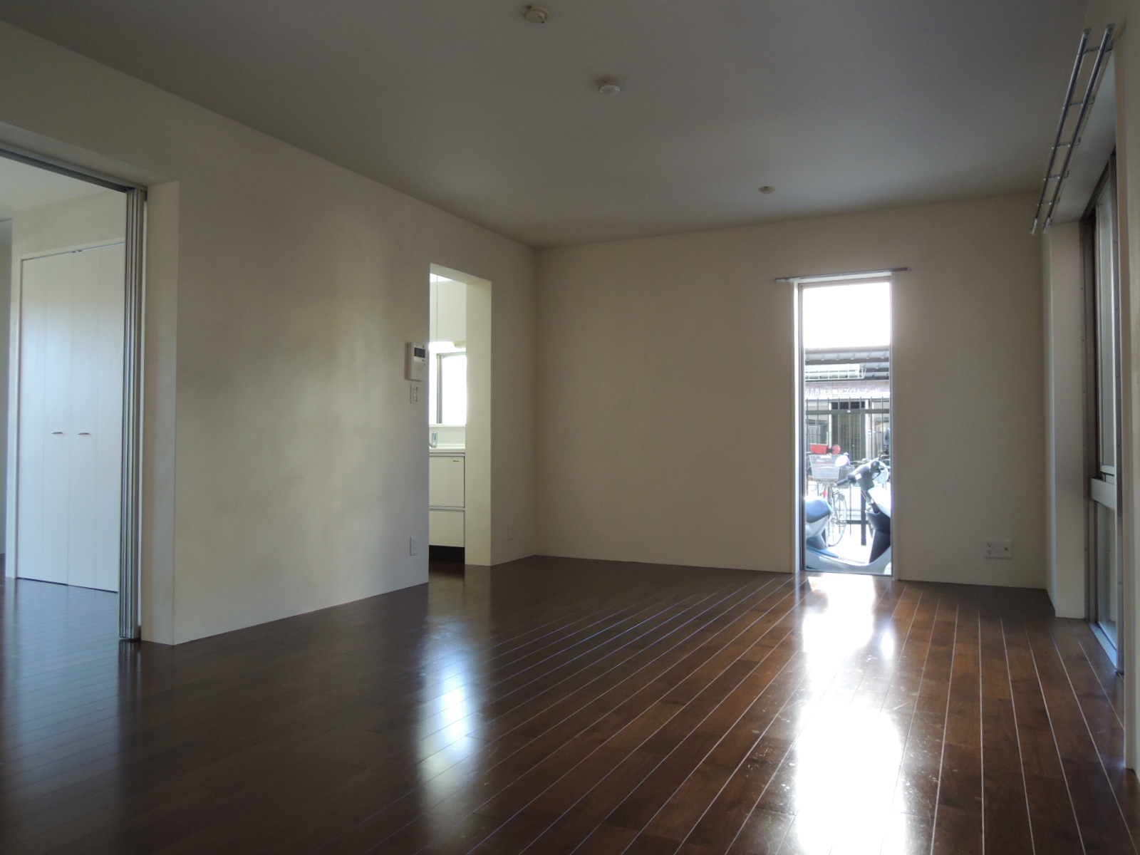 Living and room. The living have floor heating function
