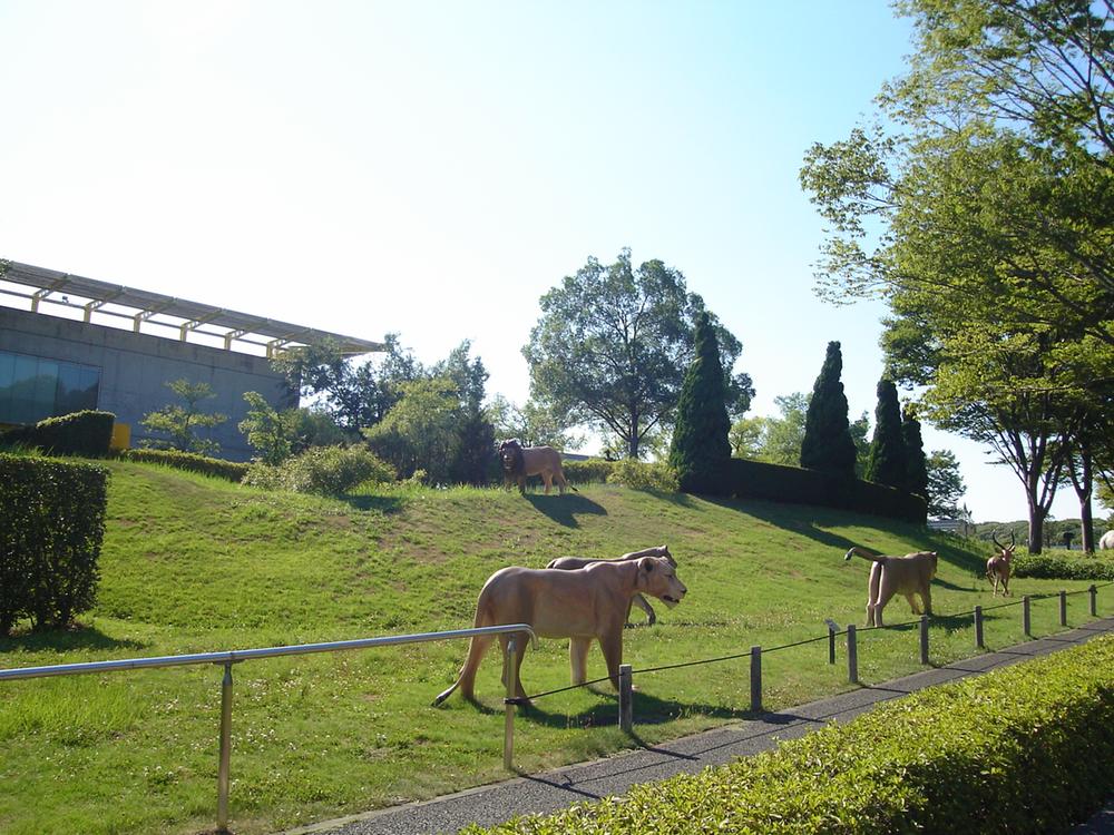 Other Environmental Photo. Easy drive to Zoorasia. Also it has come out bus from Zhongshan Station. 