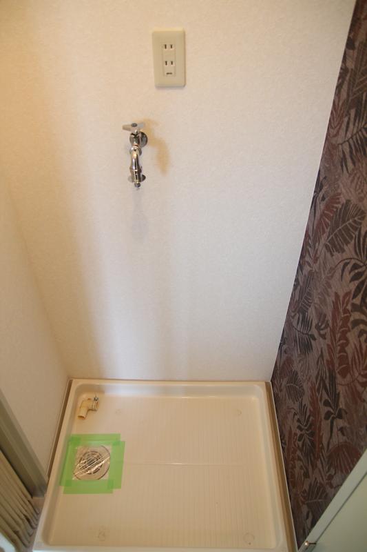 Other room space. Washing machine Storage