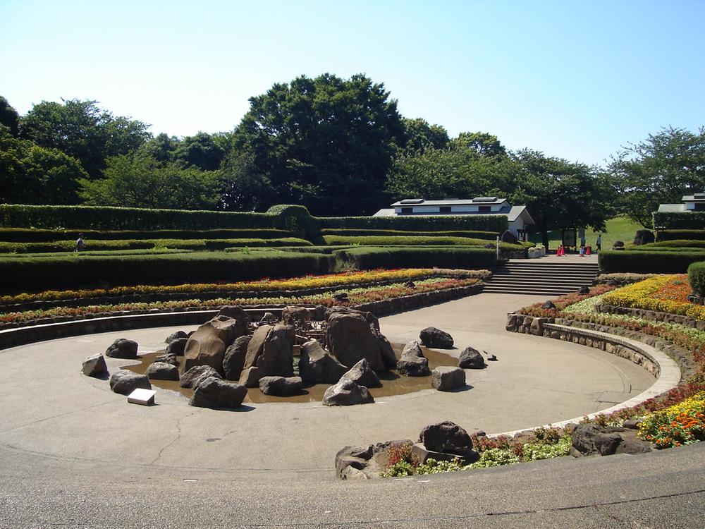 park. Until the forest park of Prefectural four seasons 1600m cherry blossom viewing and playing in the water, etc., It is a big park where you can enjoy the season. 