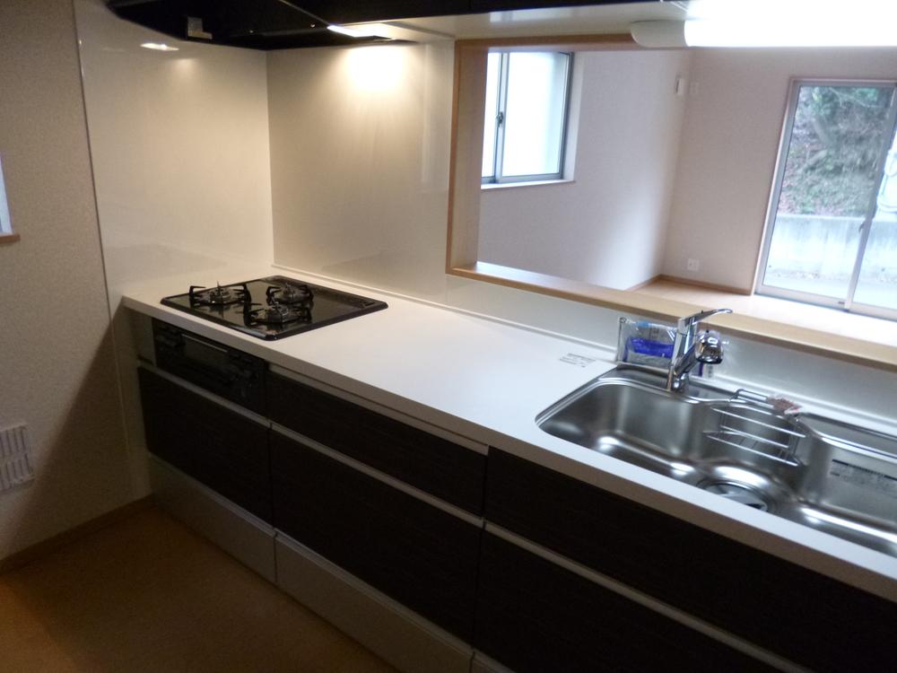 Kitchen. Face-to-face kitchen with a feeling of opening!