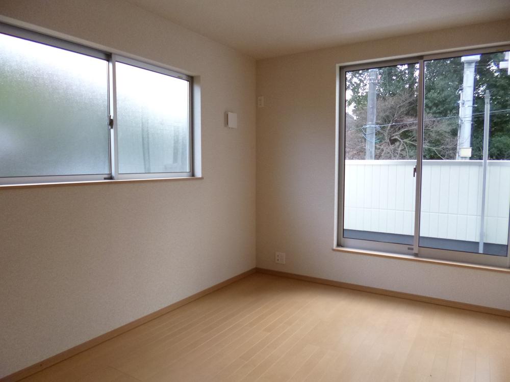 Non-living room. 2 Kaiyoshitsu 6.75 Pledge east, 2 side lighting of the south! Bright is!