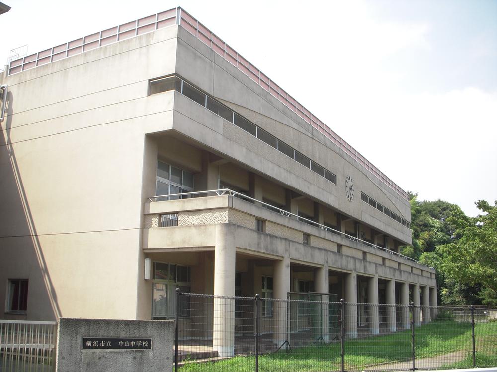 Junior high school. I was blessed to environment surrounded by 980m green to Zhongshan Junior High School, Zhongshan Junior High School